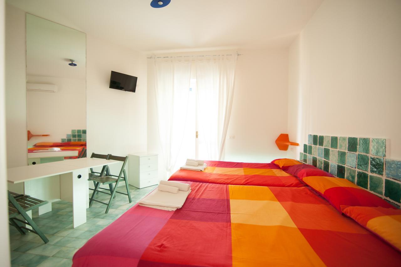 Suite House L'Isola Che Non C'è Fontane Bianche Extérieur photo