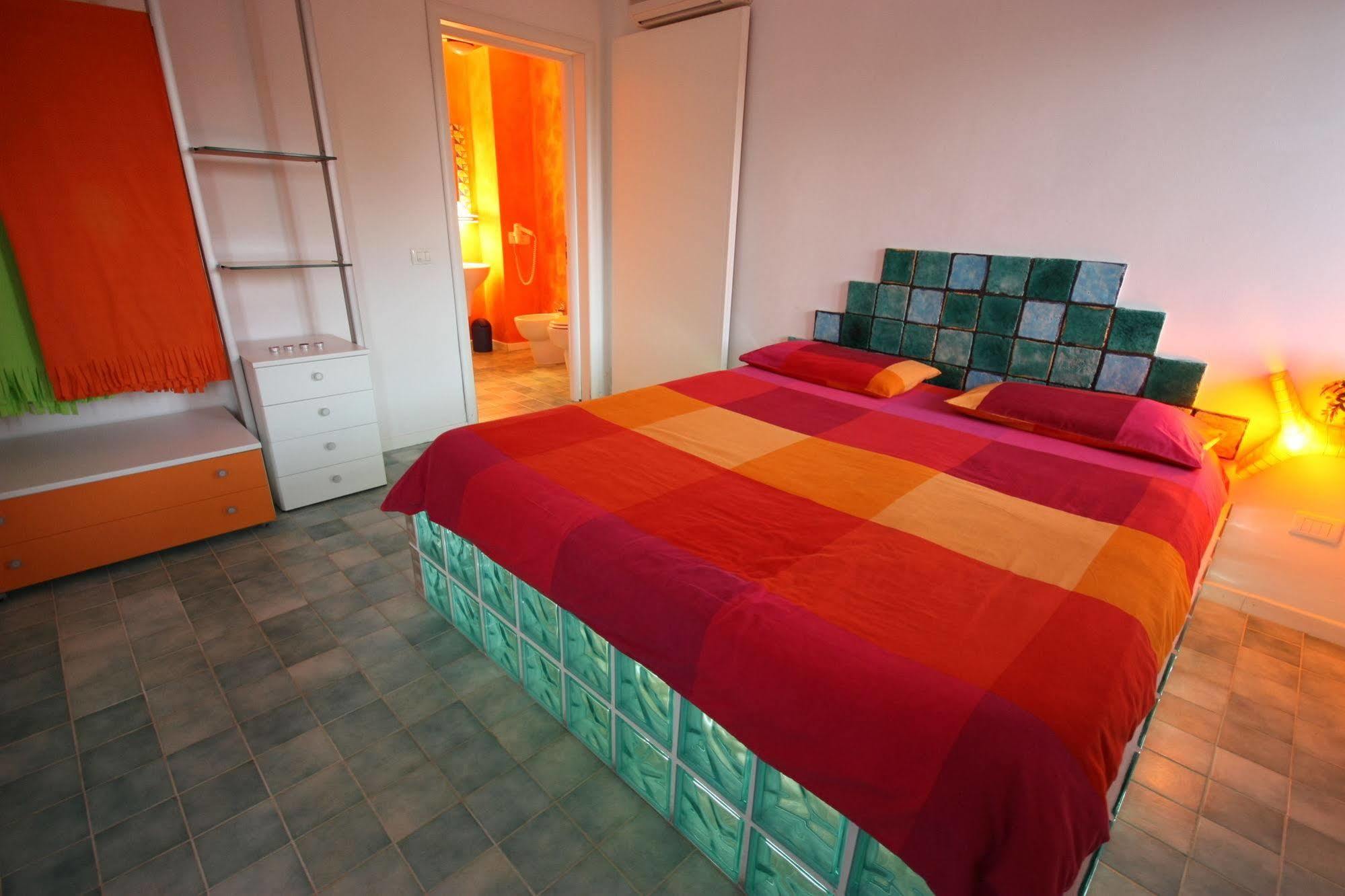 Suite House L'Isola Che Non C'è Fontane Bianche Extérieur photo